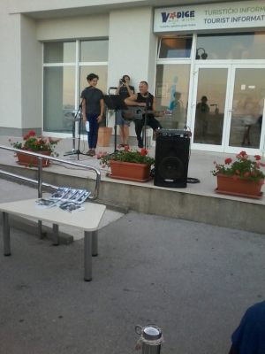 image-5f9fca521b9c47f7d99da8868a249cfc7c30428adc682a653a9620d38ea1b17e-V